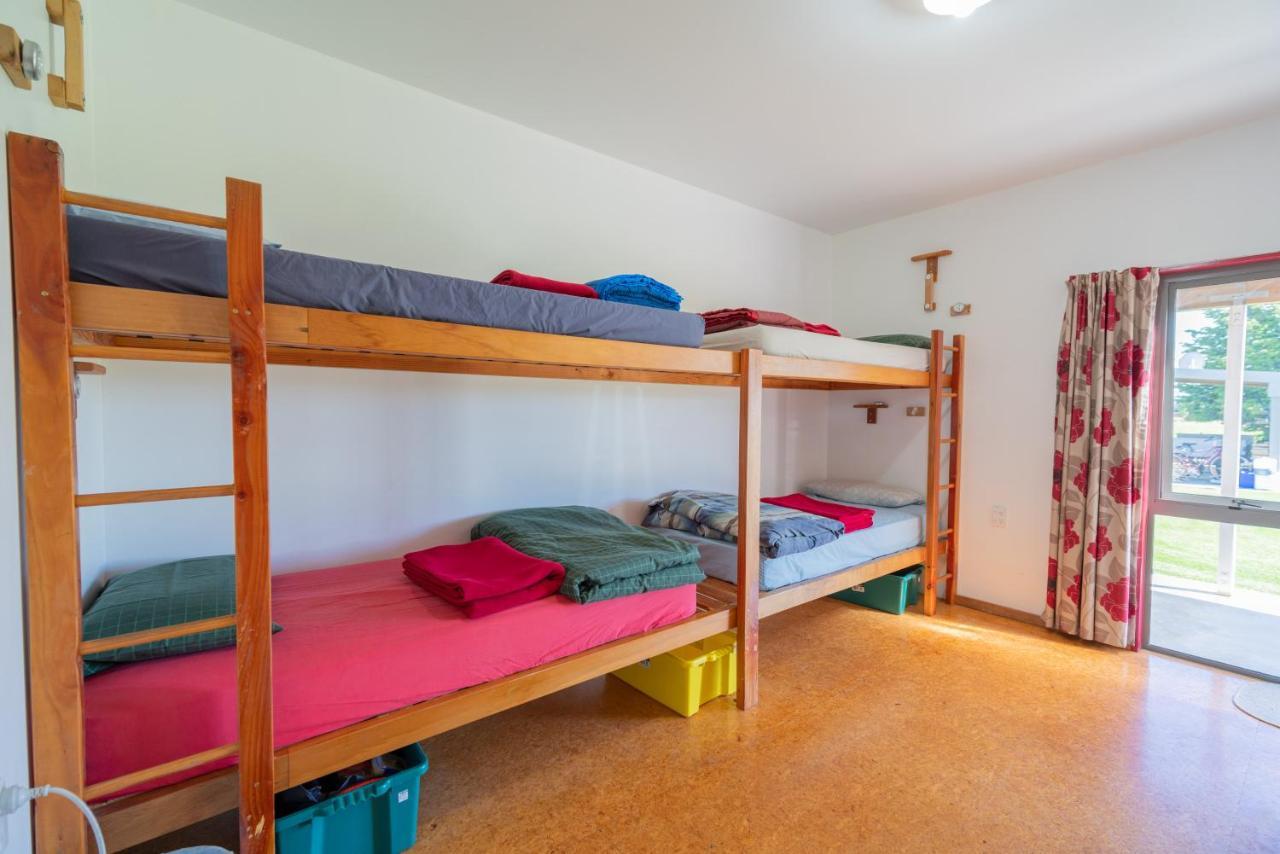 Хостел Bob & Maxines Backpackers Те-Анау Экстерьер фото