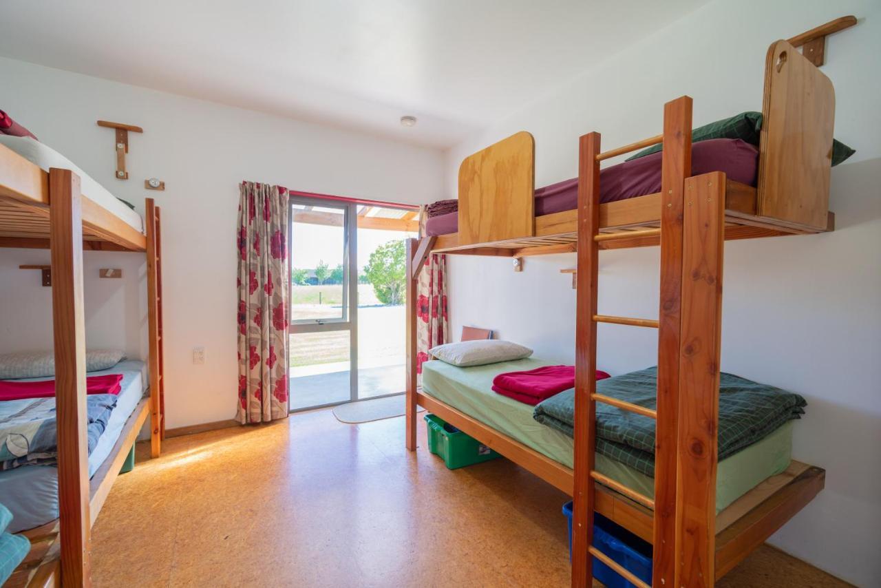 Хостел Bob & Maxines Backpackers Те-Анау Экстерьер фото