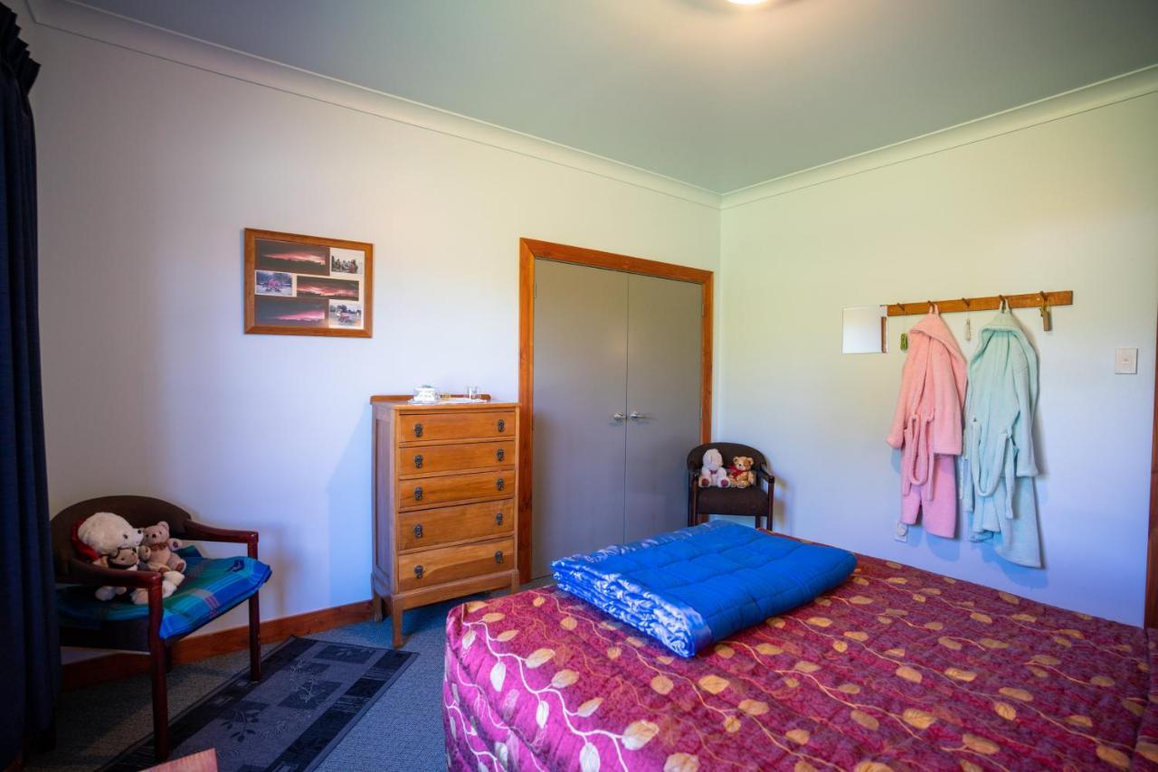 Хостел Bob & Maxines Backpackers Те-Анау Экстерьер фото